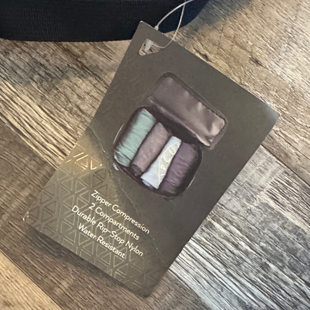 Black and Blue Toiletry Bag - Picture 5 of 5